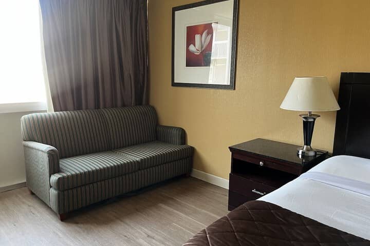 Room 11 of 27
