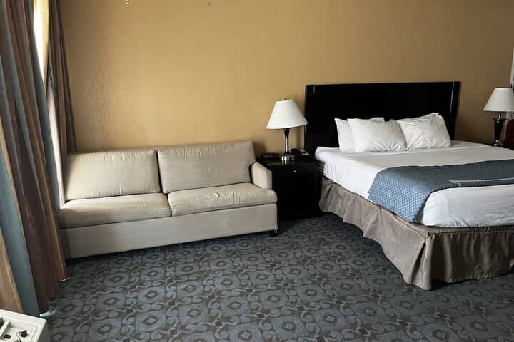 Room 4 of 27